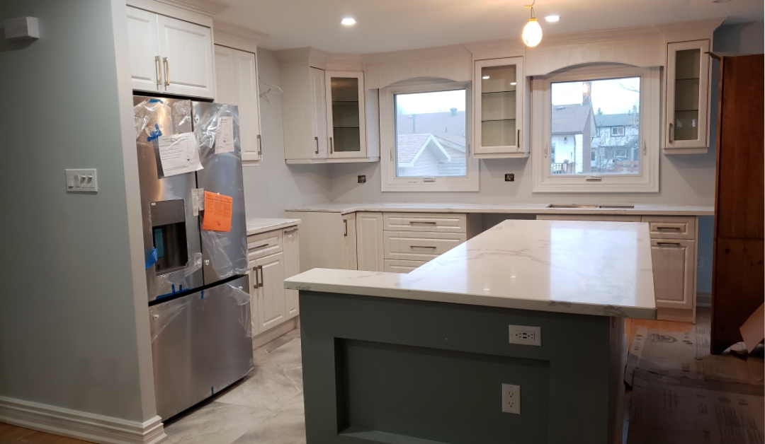 A completed custom kitchen cabinet and countertop installation in a GTA home by Envyland Kitchen Cabinet.